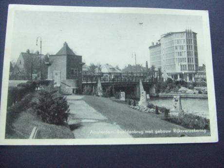 Amsterdam Beeldenbrug en gebouw Rijksverzekering 1955